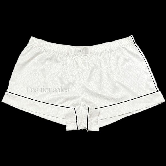 Victoria’s Secret Soft Satin allover VS pajama shorts Off white XXL - Picture 1 of 3
